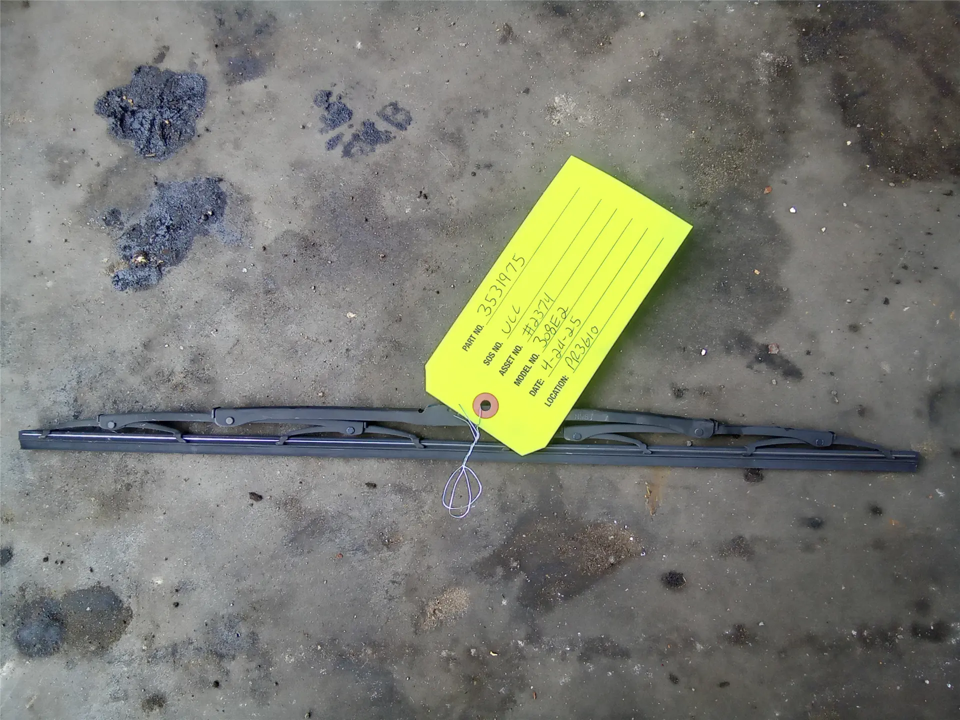 USED WIPER BLADE image 1