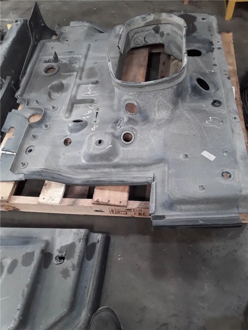 USED ENGINE SHIELD image 1