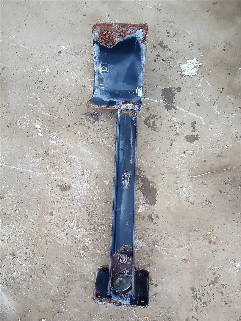USED LH BRACKET image 1