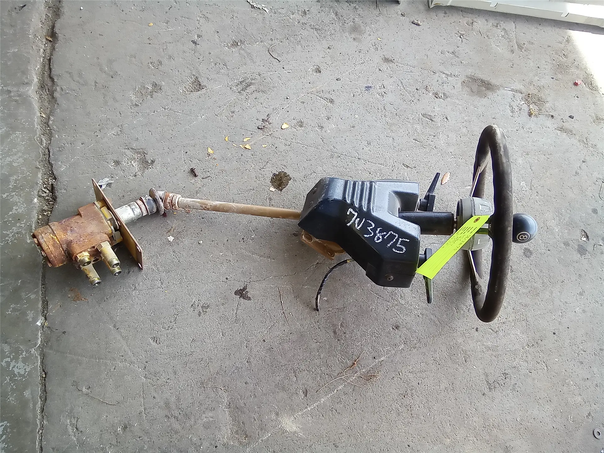 USED STEER COLUMN image 1