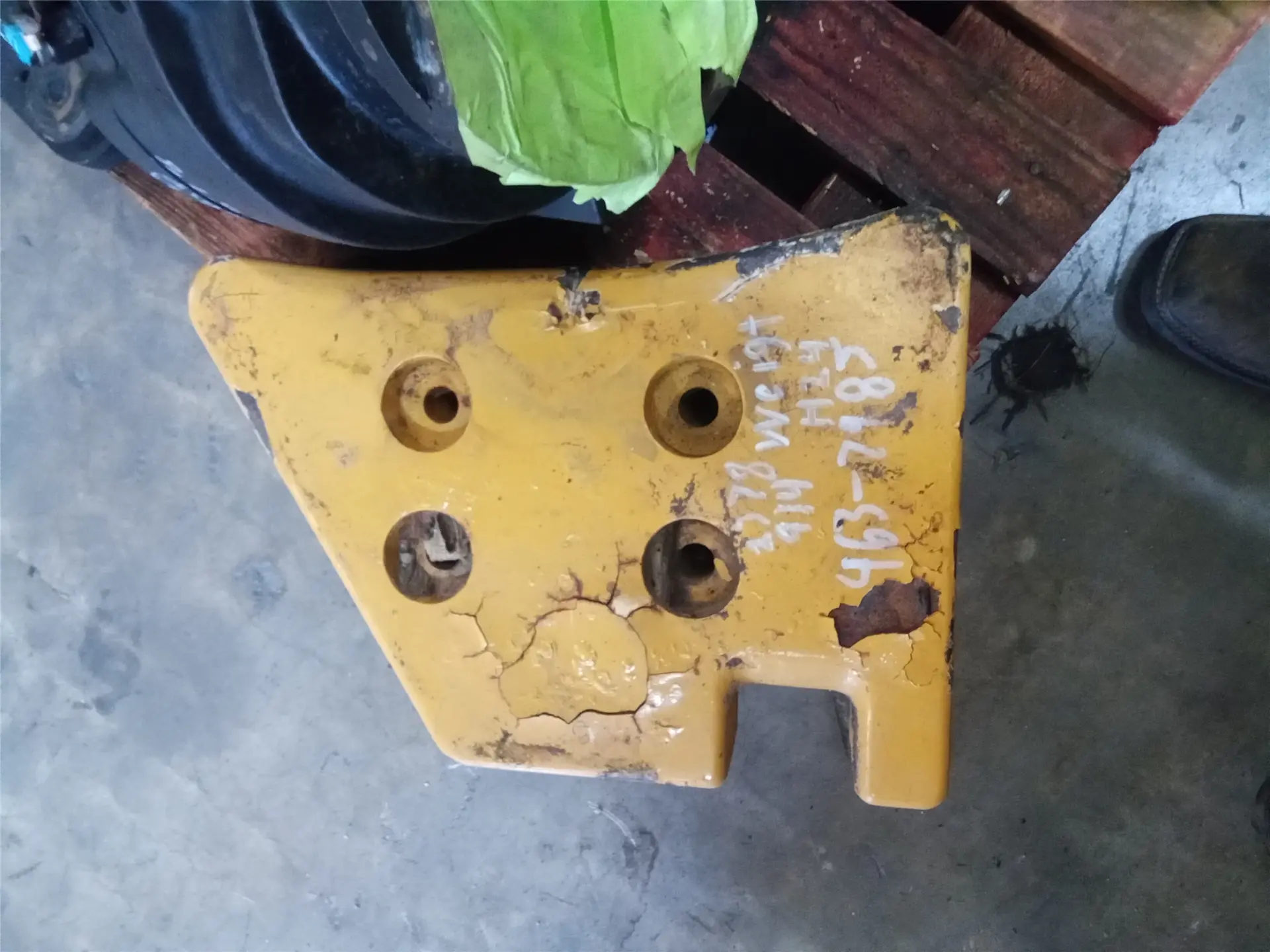 USED COUNTERWEIGHT image 1