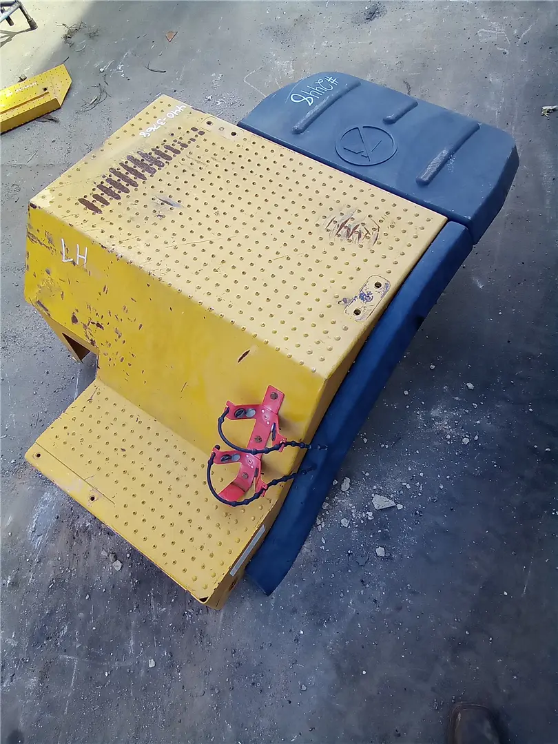 USED LH FENDER image 1