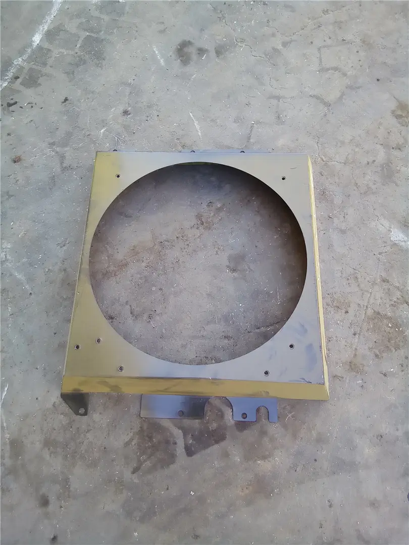 USED FAN SHROUD image 1