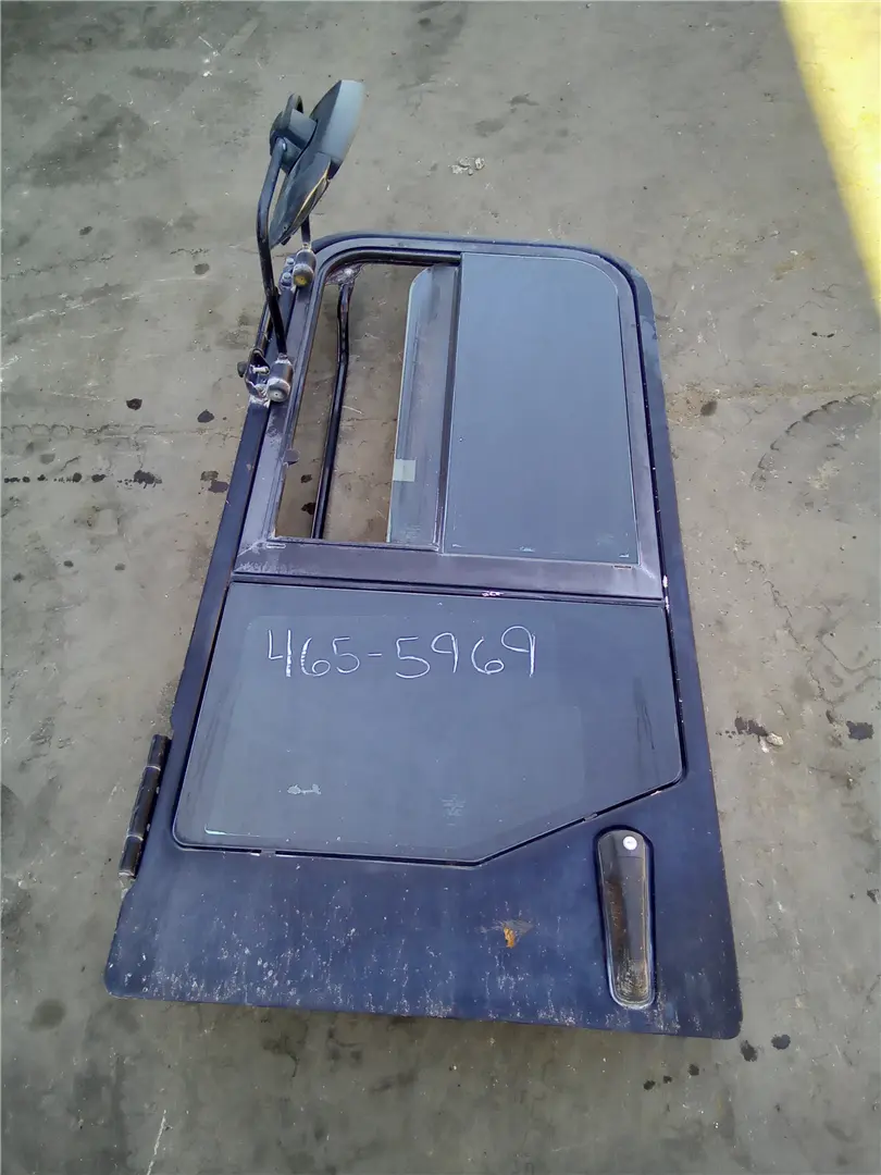 USED LH CAB DOOR image 1