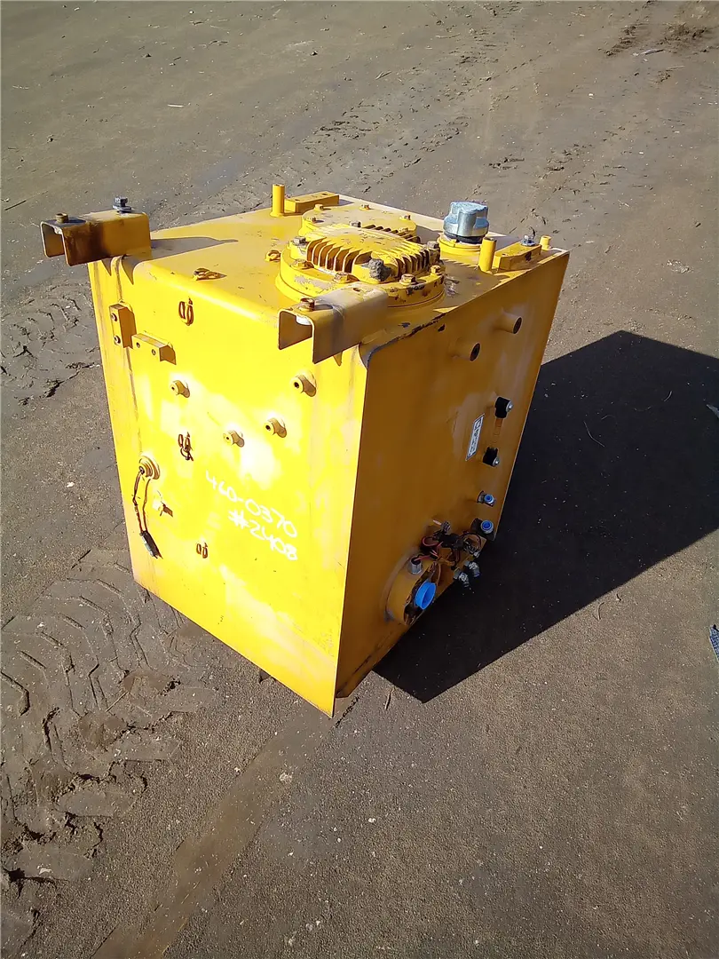 USED HYD TANK image 1