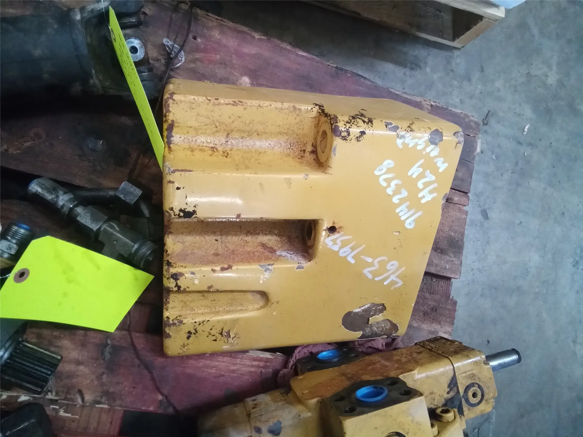 USED COUNTERWEIGHT image 1