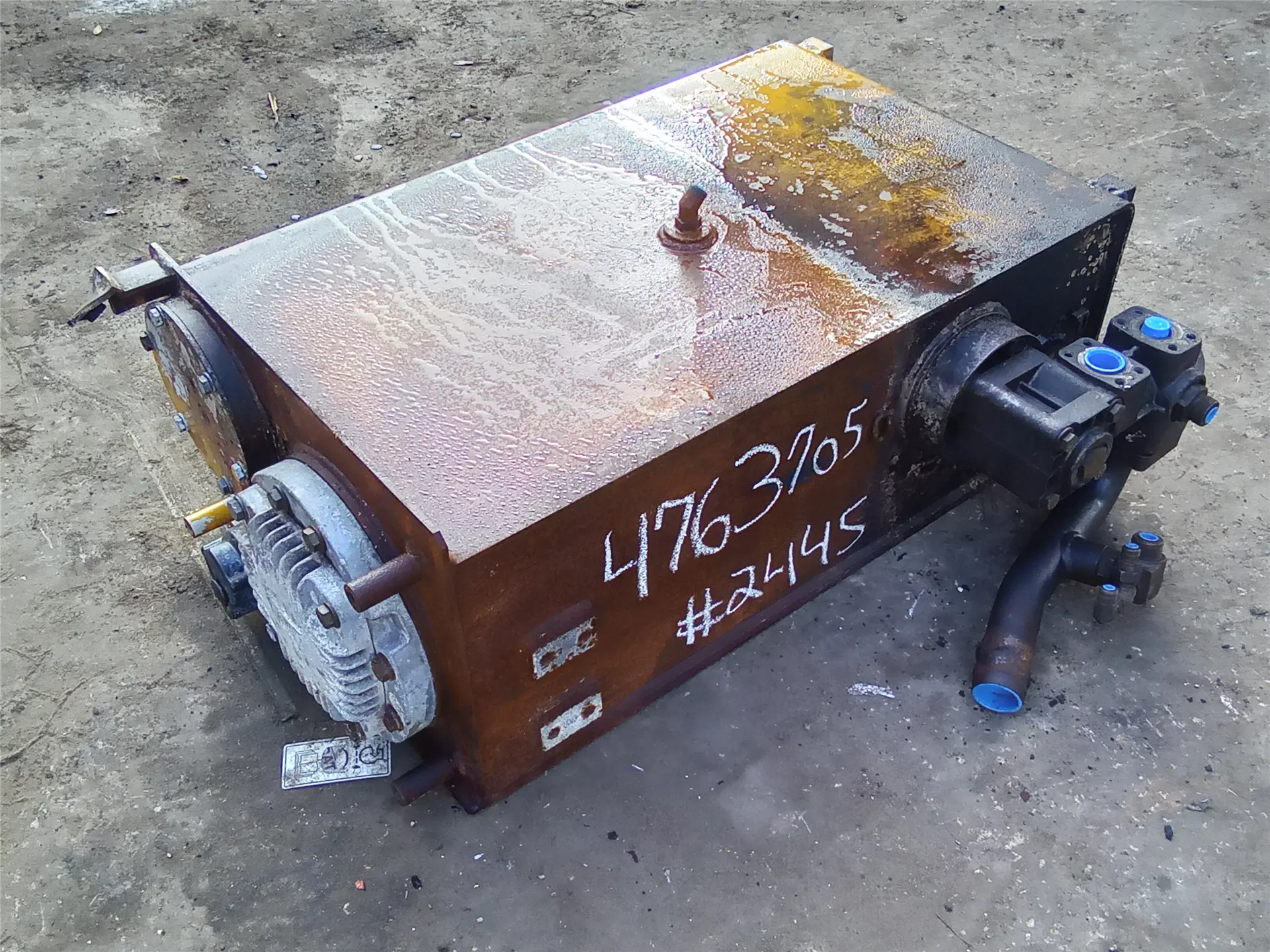 USED HYD TANK image 1