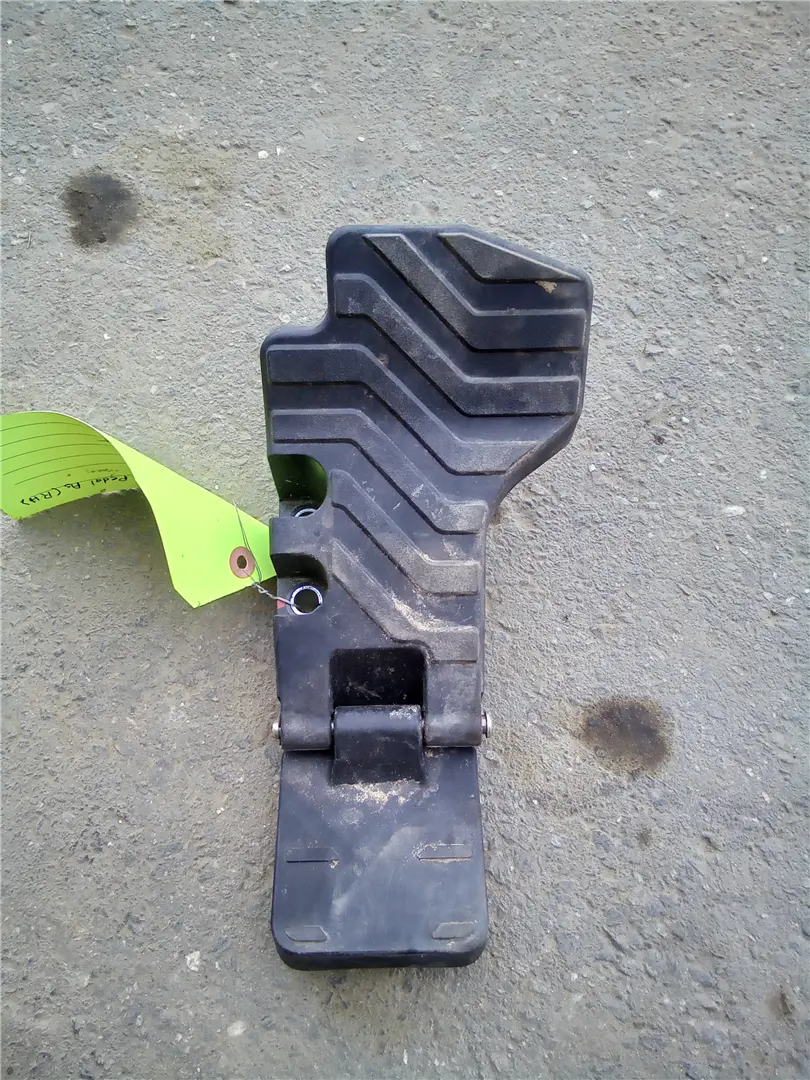 USED RH PEDAL image 1