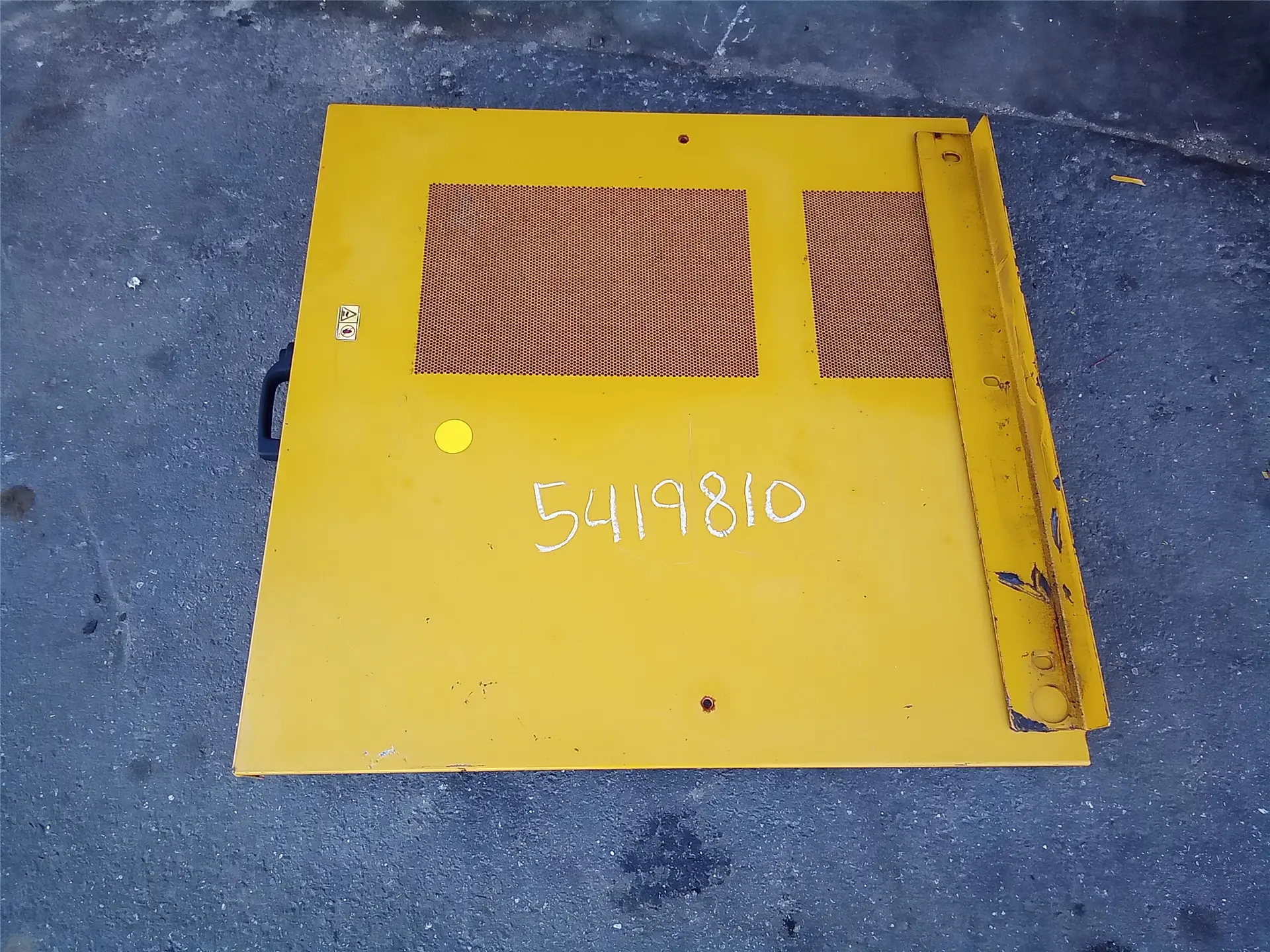 USED ENGINE HOOD image 1