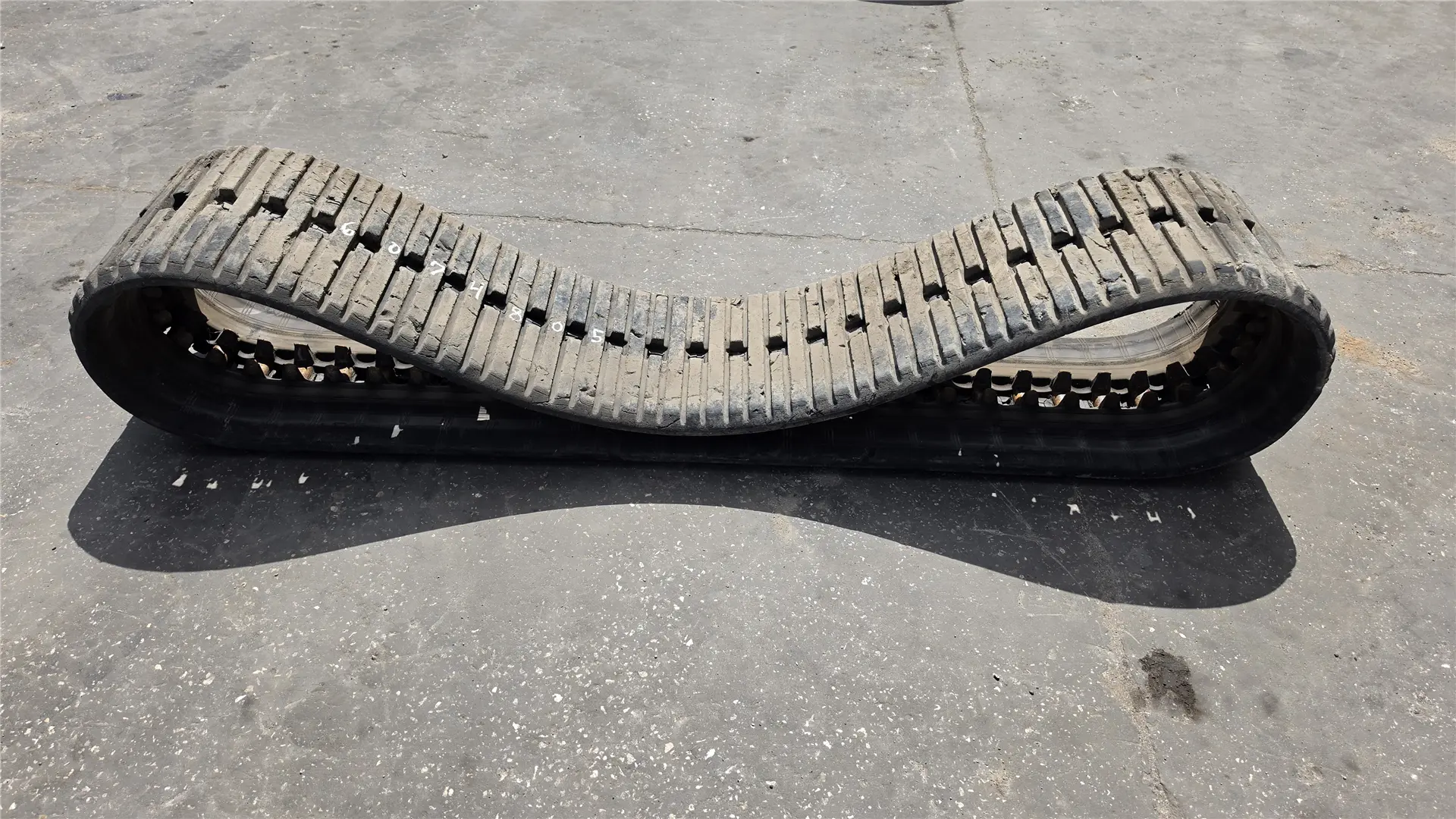 USED RUBBER TRACK image 1