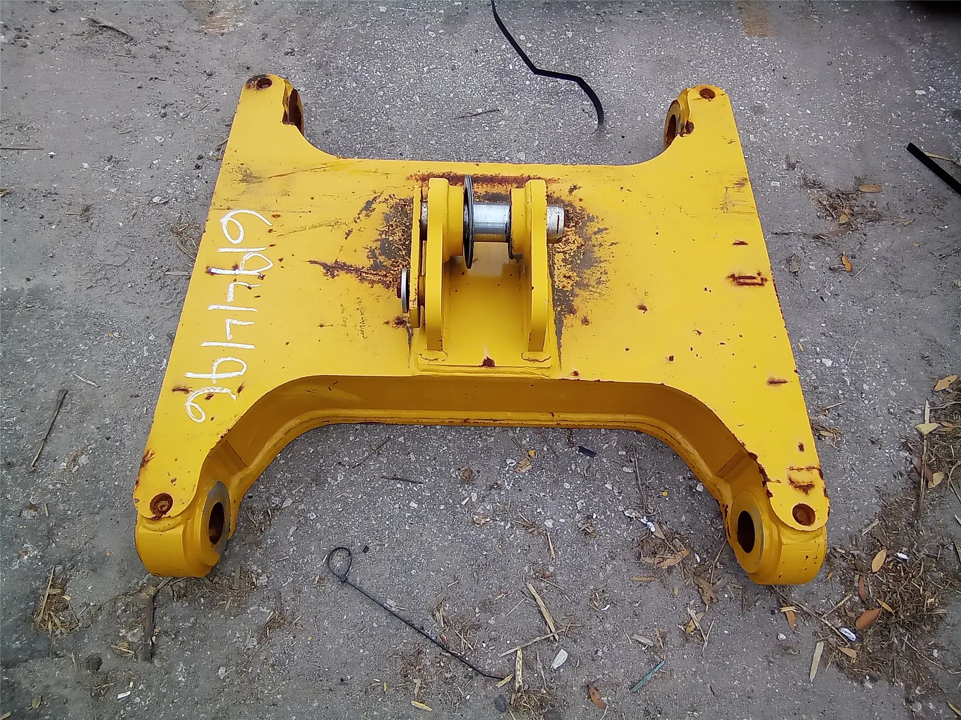 USED BOTTOM LINK image 1