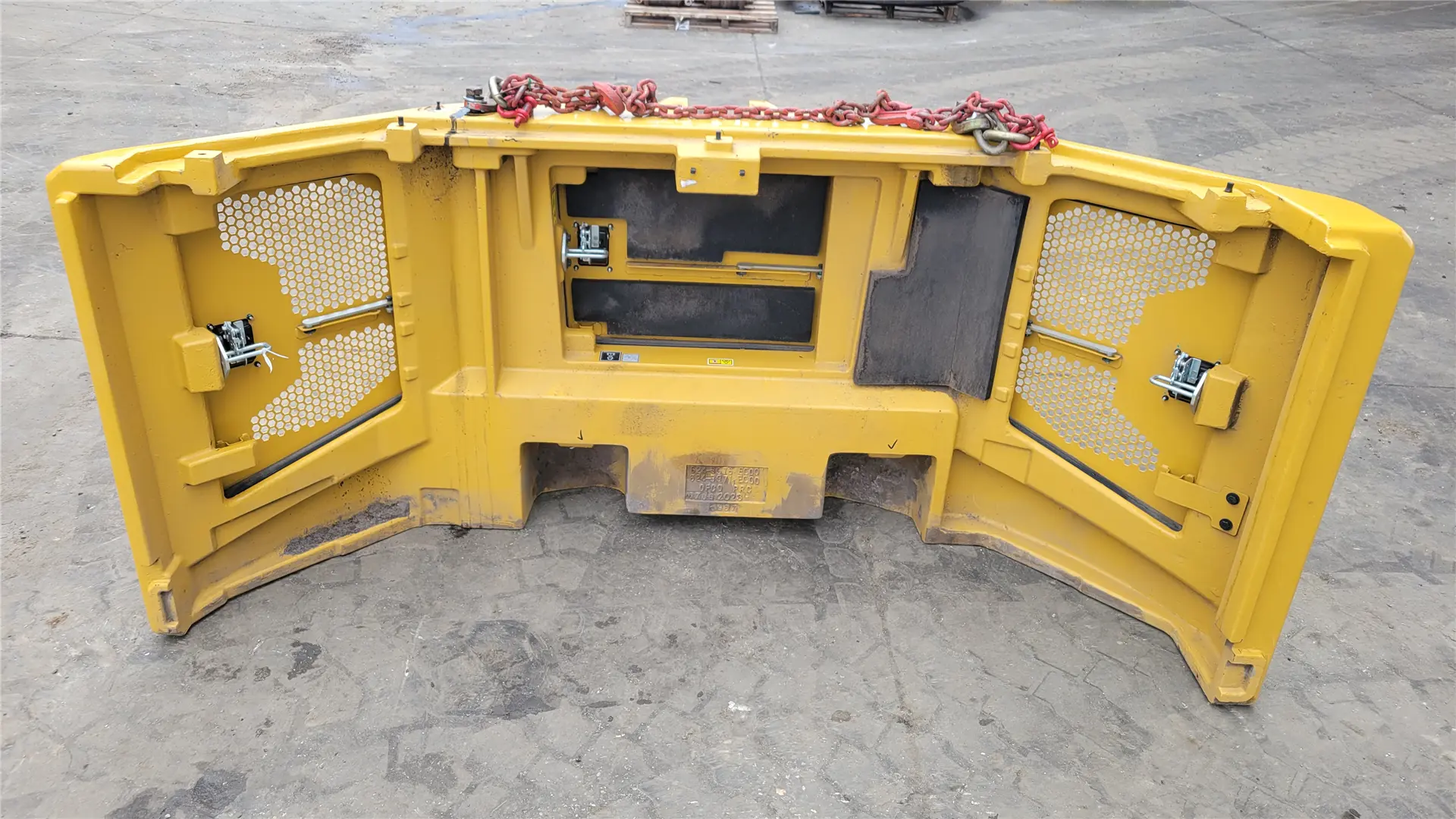 USED COUNTERWEIGHT image 1