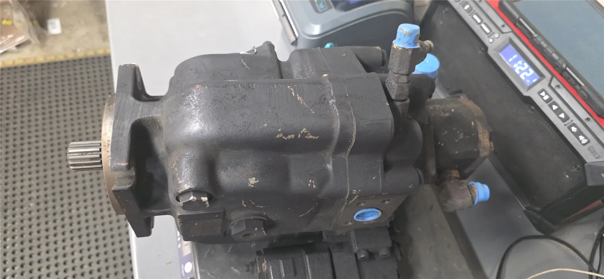 USED HYD PUMP WITH image 1
