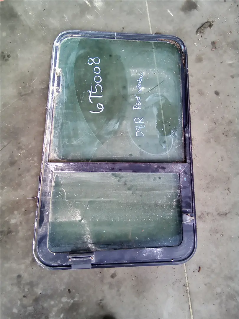 USED CAB WINDOW image 1