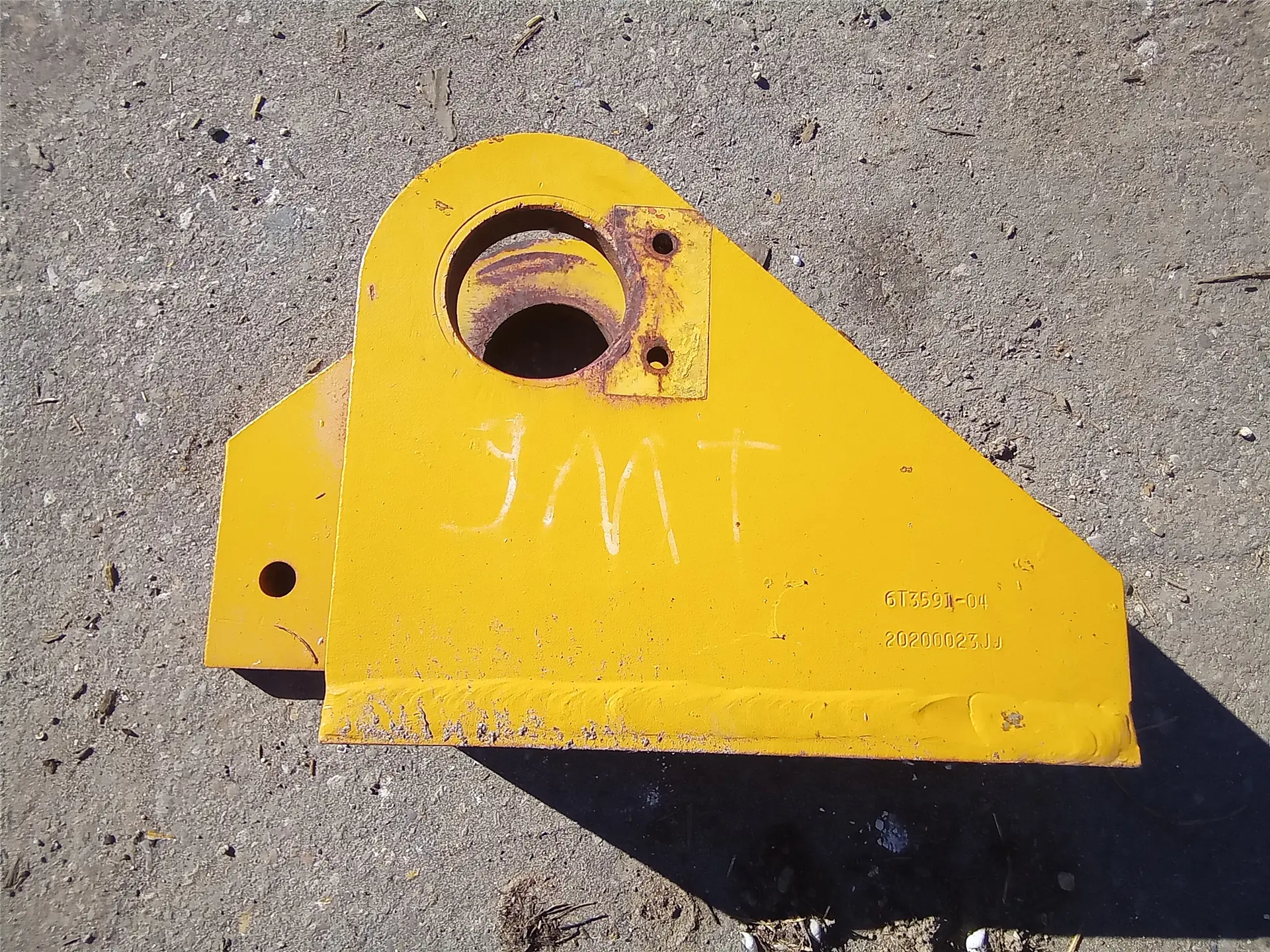 USED BRACKET RH image 1