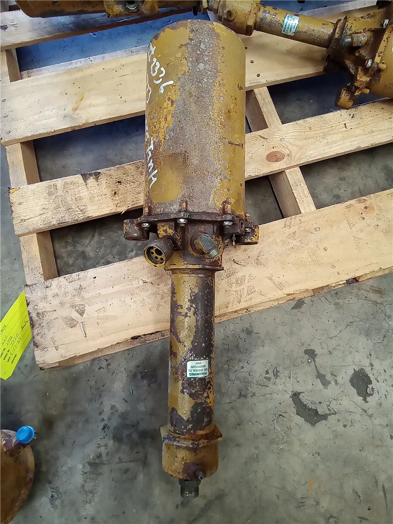 USED BRAKE CYLINDE image 1