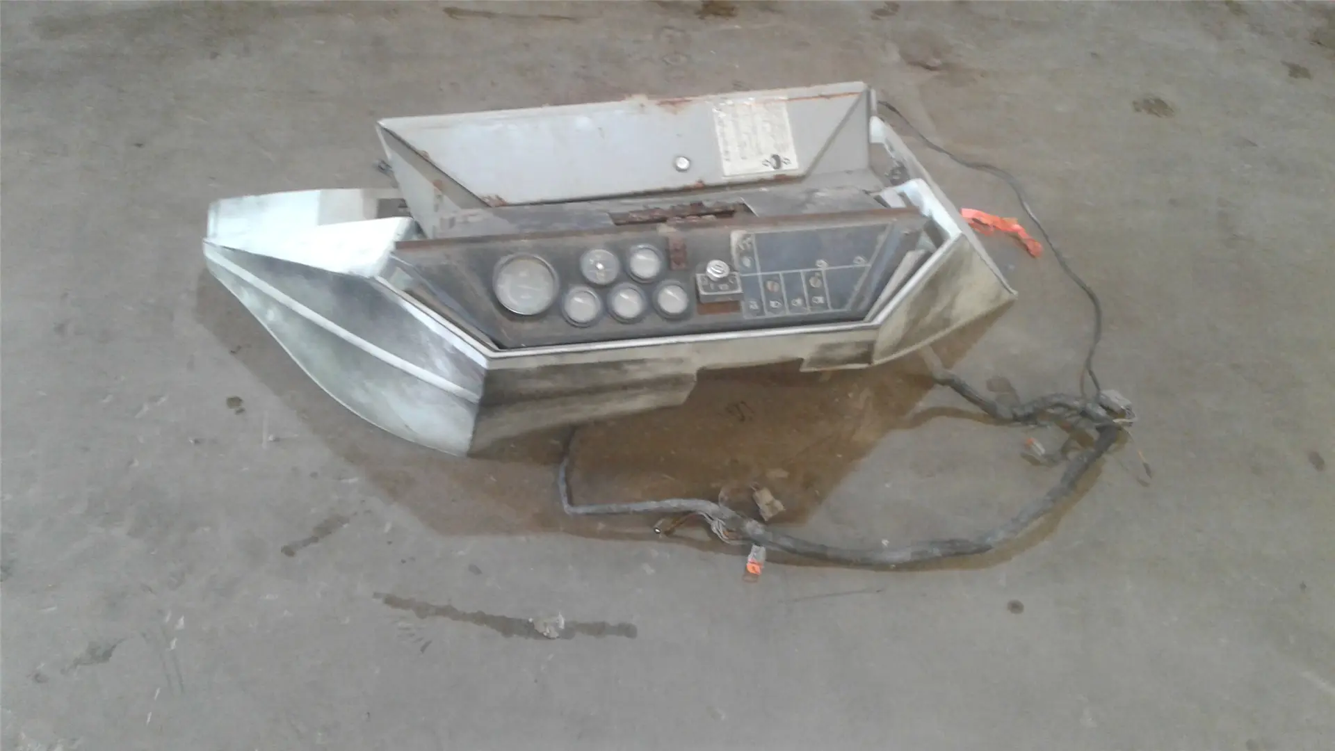 USED SIDE CONSOLE image 1
