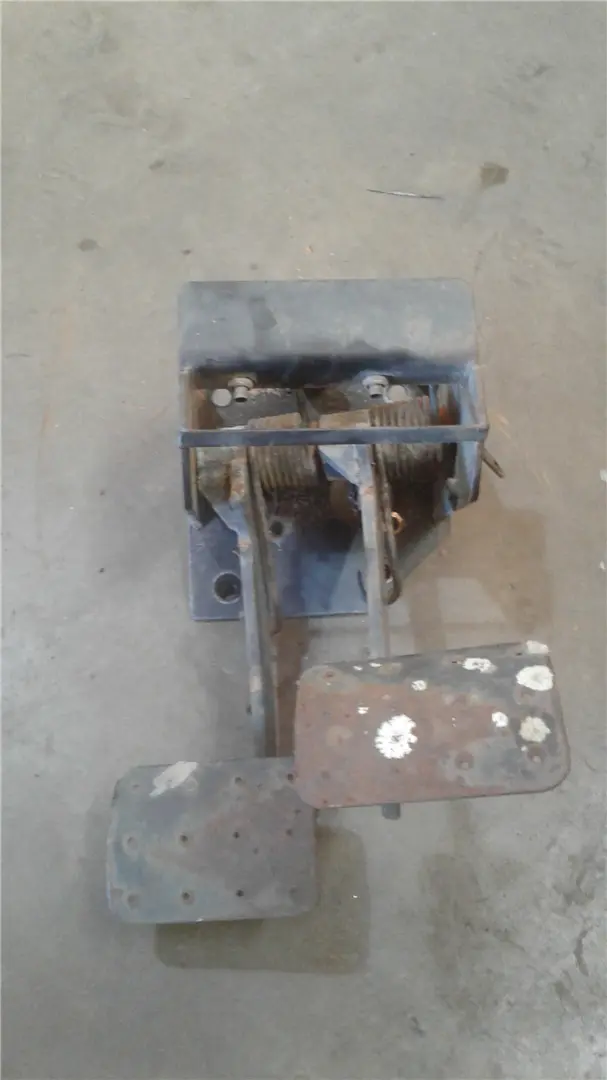 USED BRAKE PEDAL A image 1