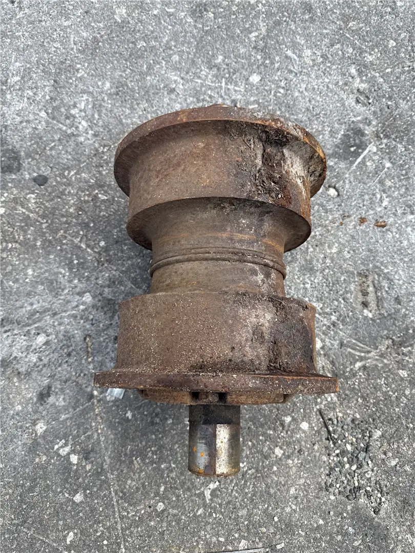 USED TRACK ROLLER image 1
