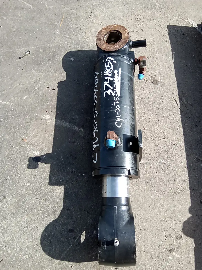 USED LIFT CYL image 1
