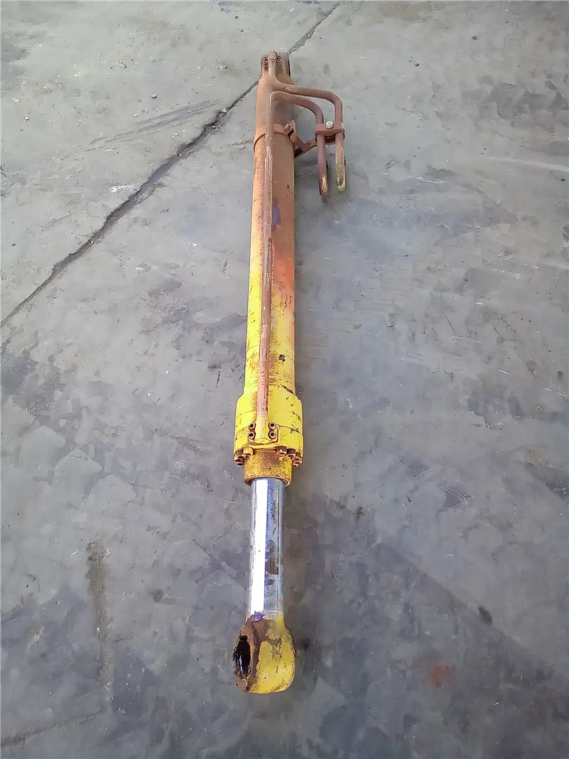 USED RH BOOM CYL image 1