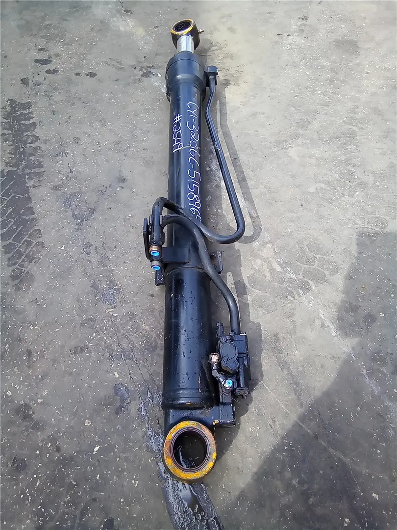 USED RH BOOM CYL image 1