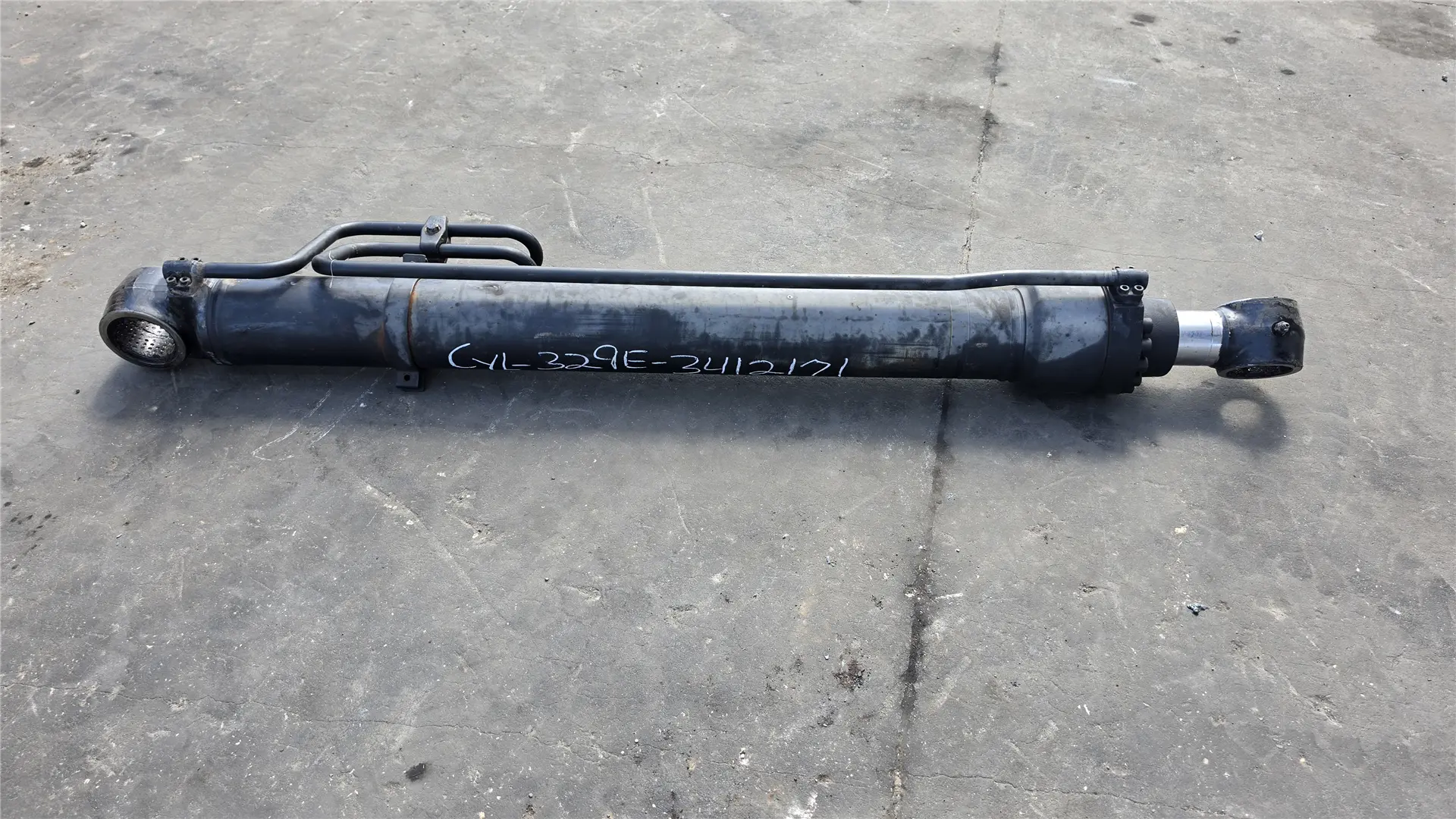 USED RH BOOM CYL image 1