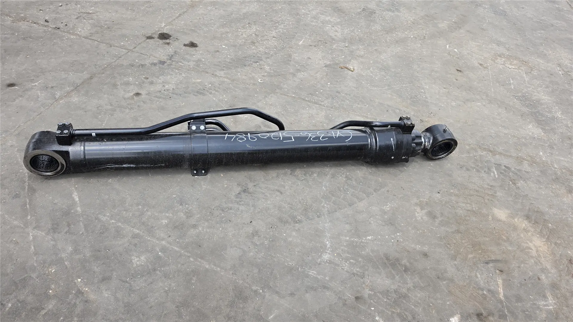 USED LH BOOM CYL image 1