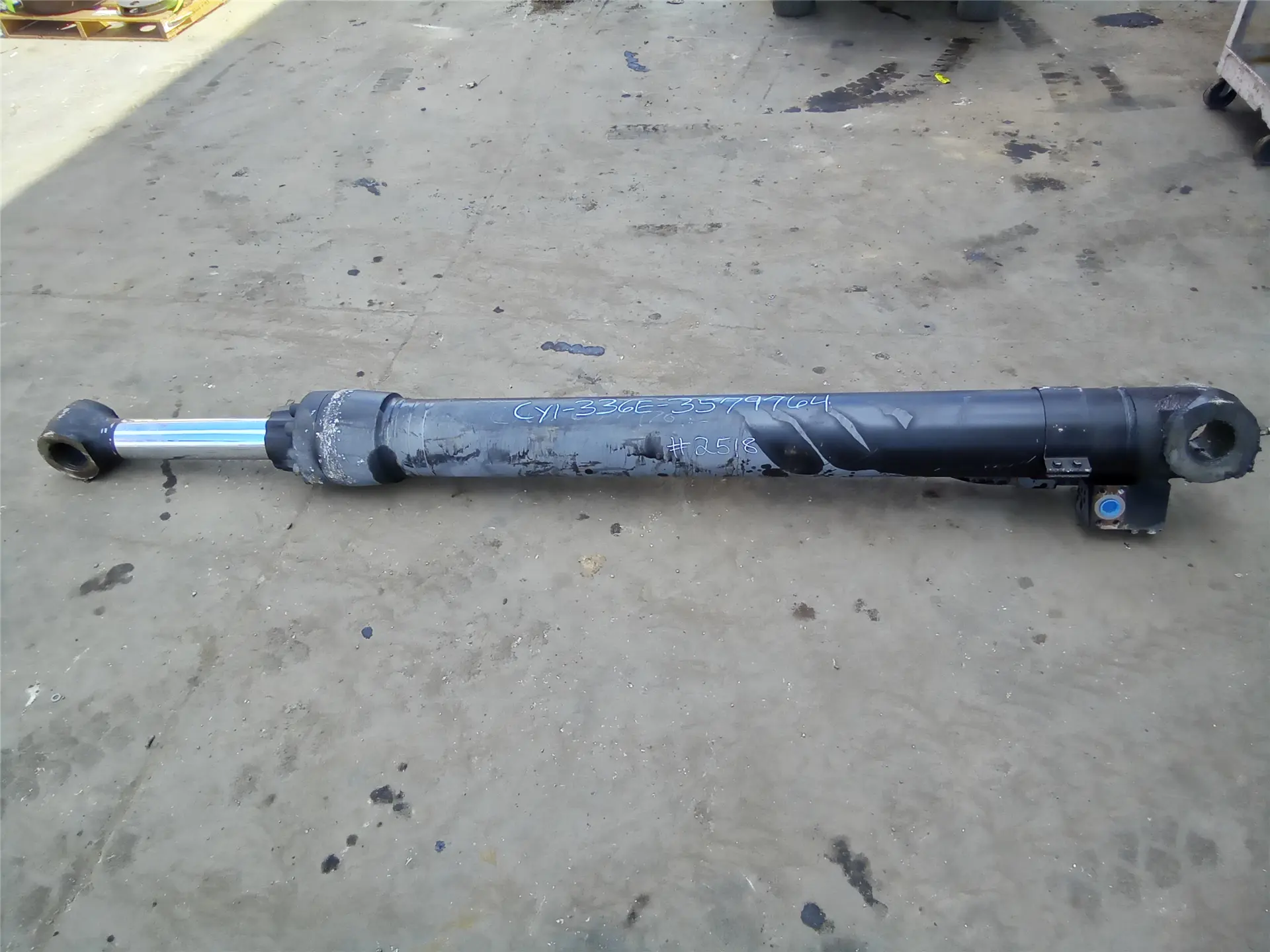 USED BUCKET CYL image 1