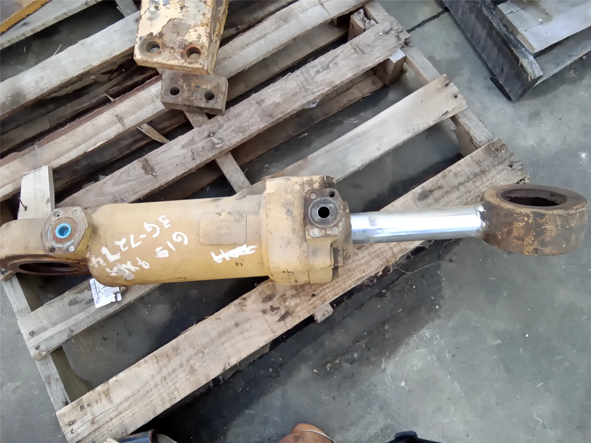 USED CYLINDER image 1