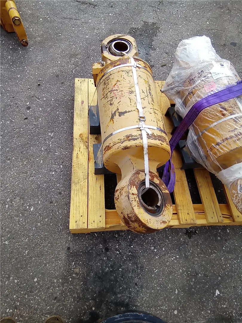 USED REAR SUSPENSI image 1