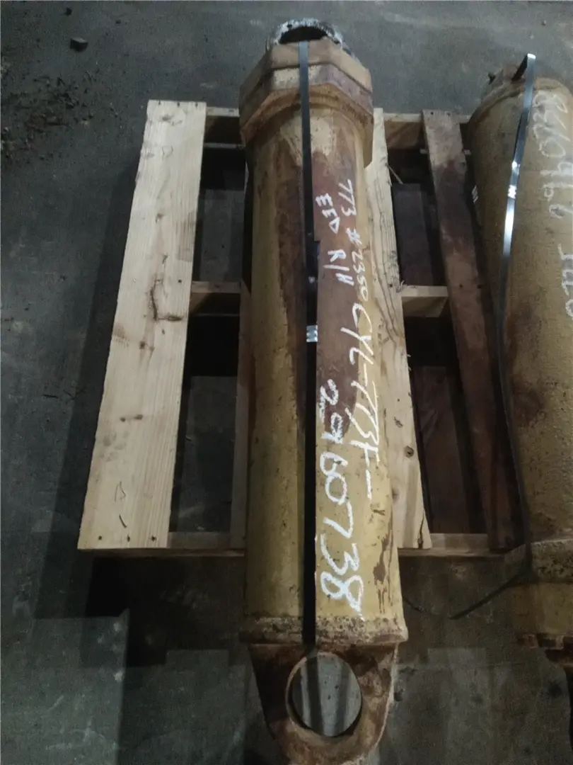 USED HOIST CYL image 1