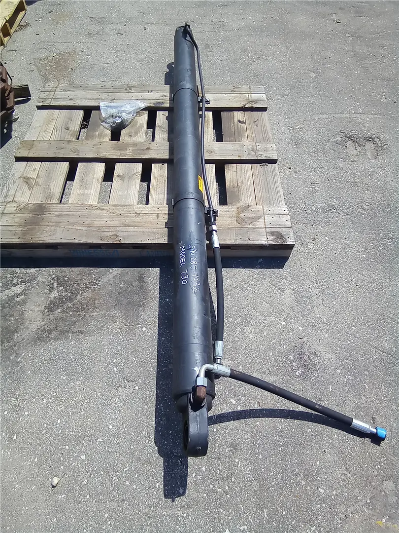 USED HOIST CYL image 1