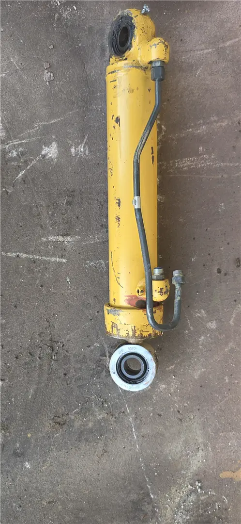 USED LIFT CYL image 1