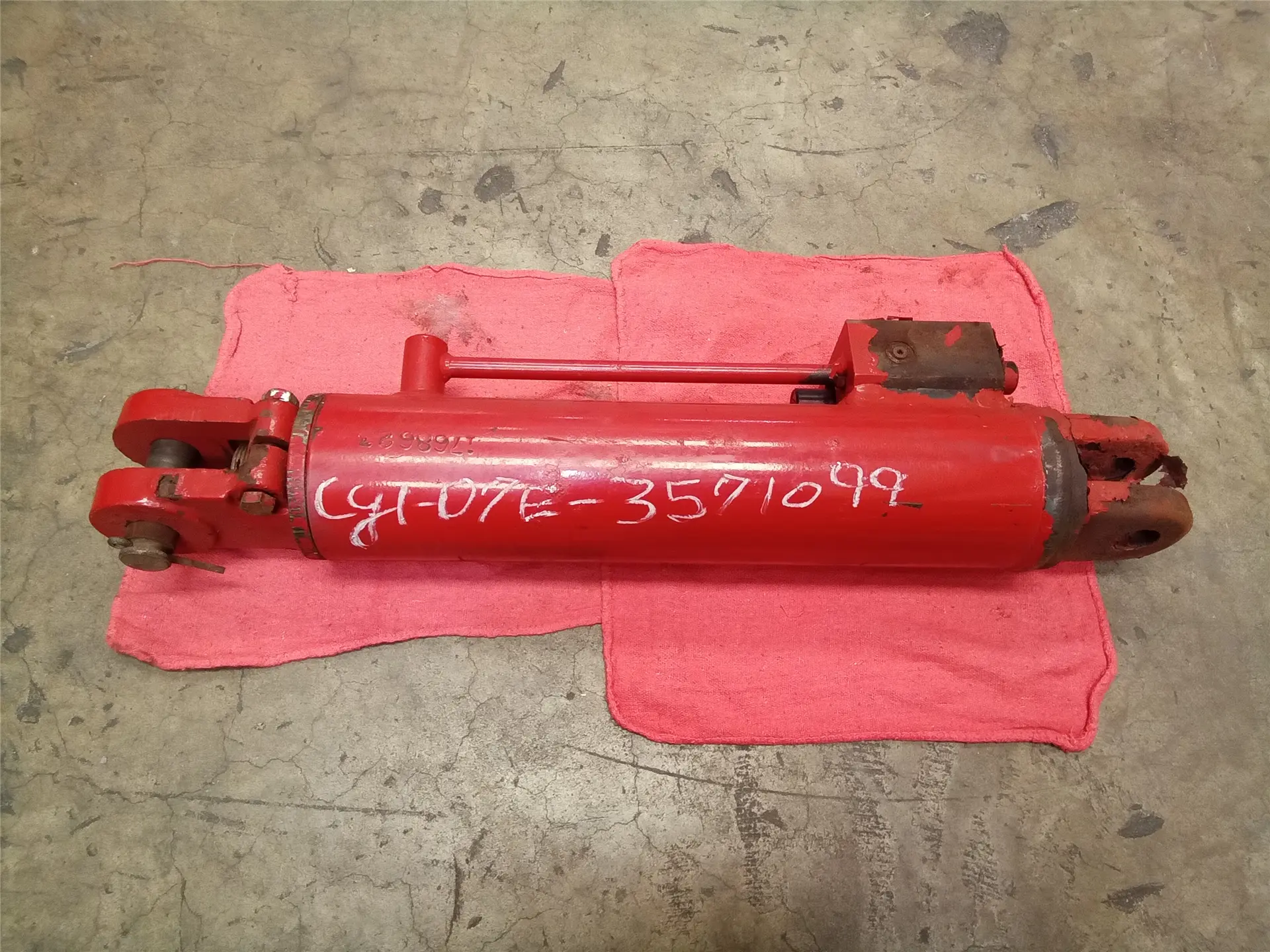 USED TILT CYLINDER image 1