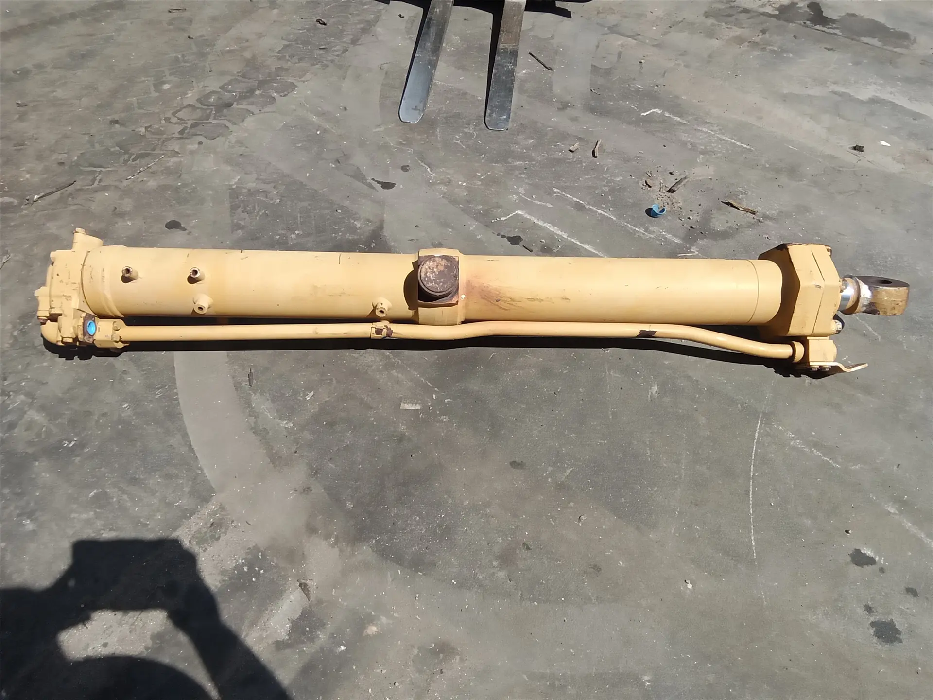 USED LIFT CYL image 1