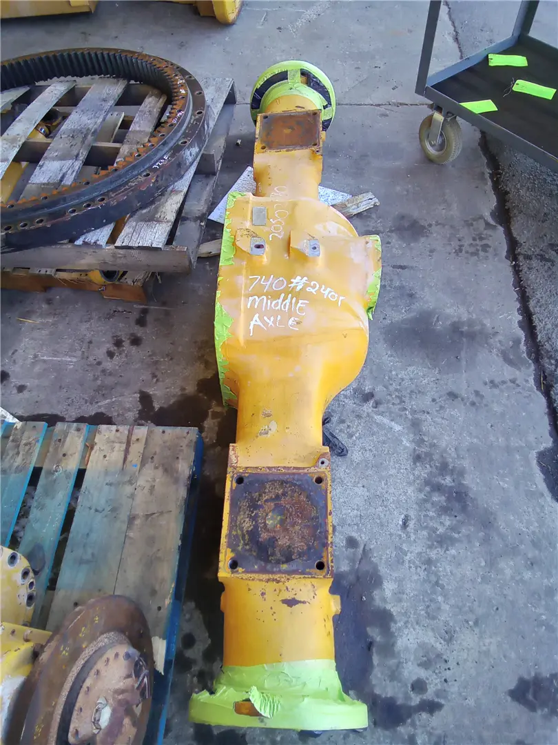 USED AXLE HOUSING image 1