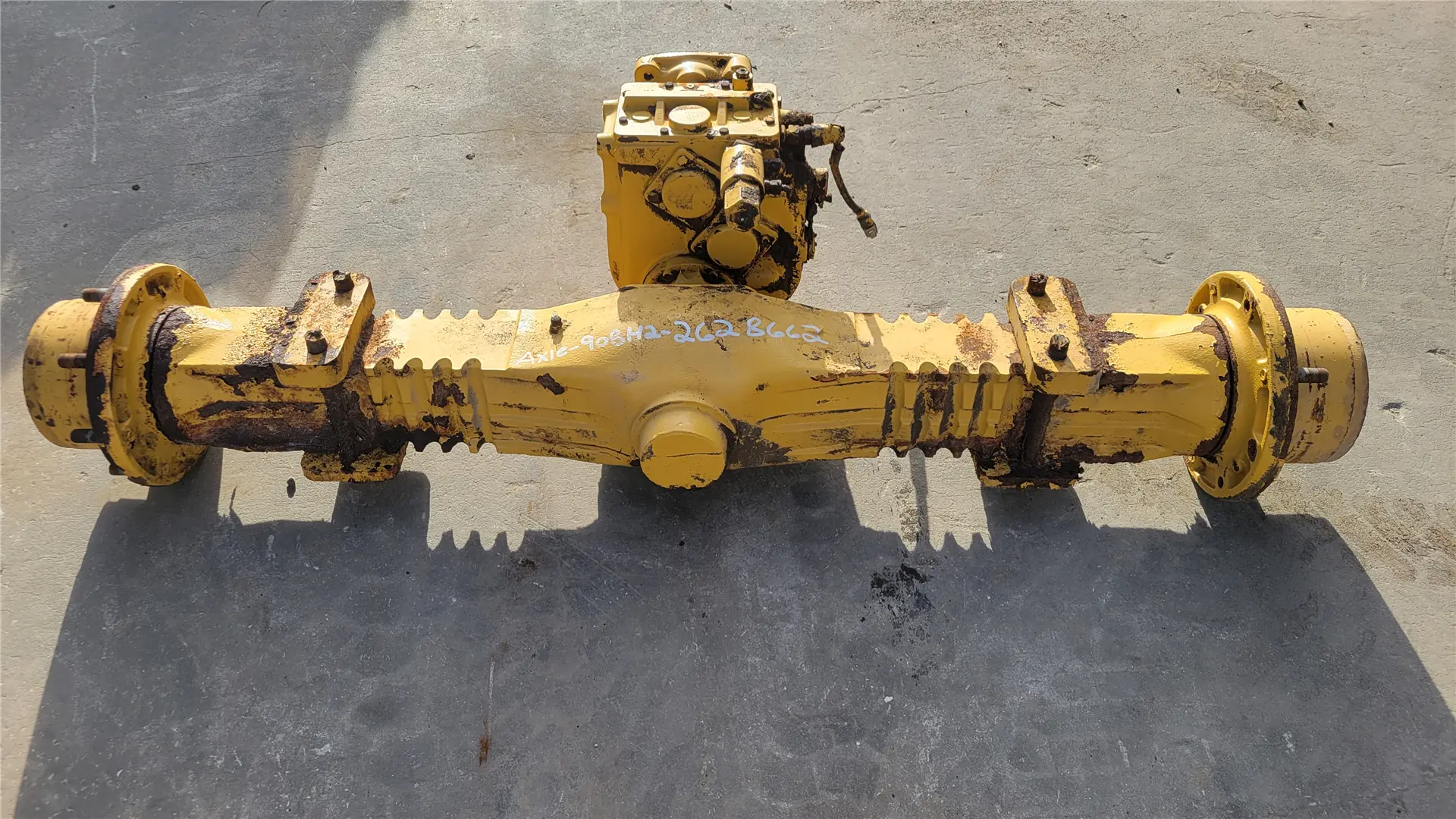 USED REAR AXLE image 1