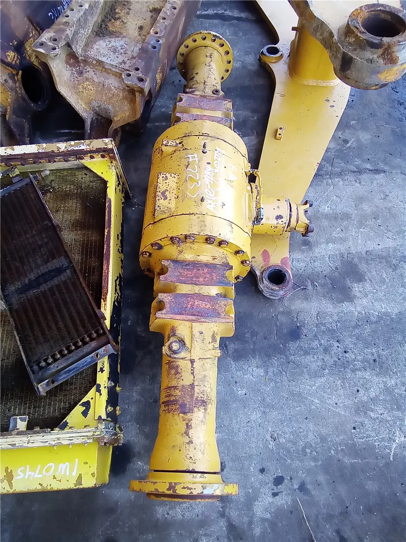 USED FRONT AXLE image 1