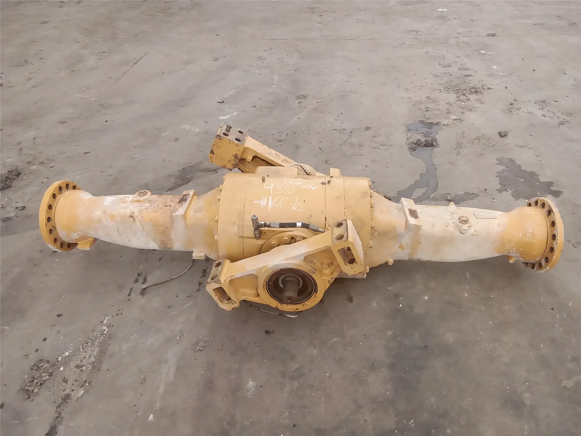 USED REAR AXLE image 1