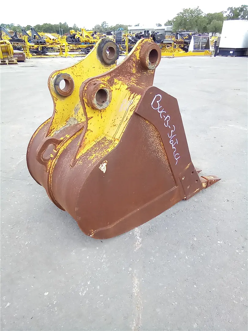 USED 36INCH BUCKET image 1