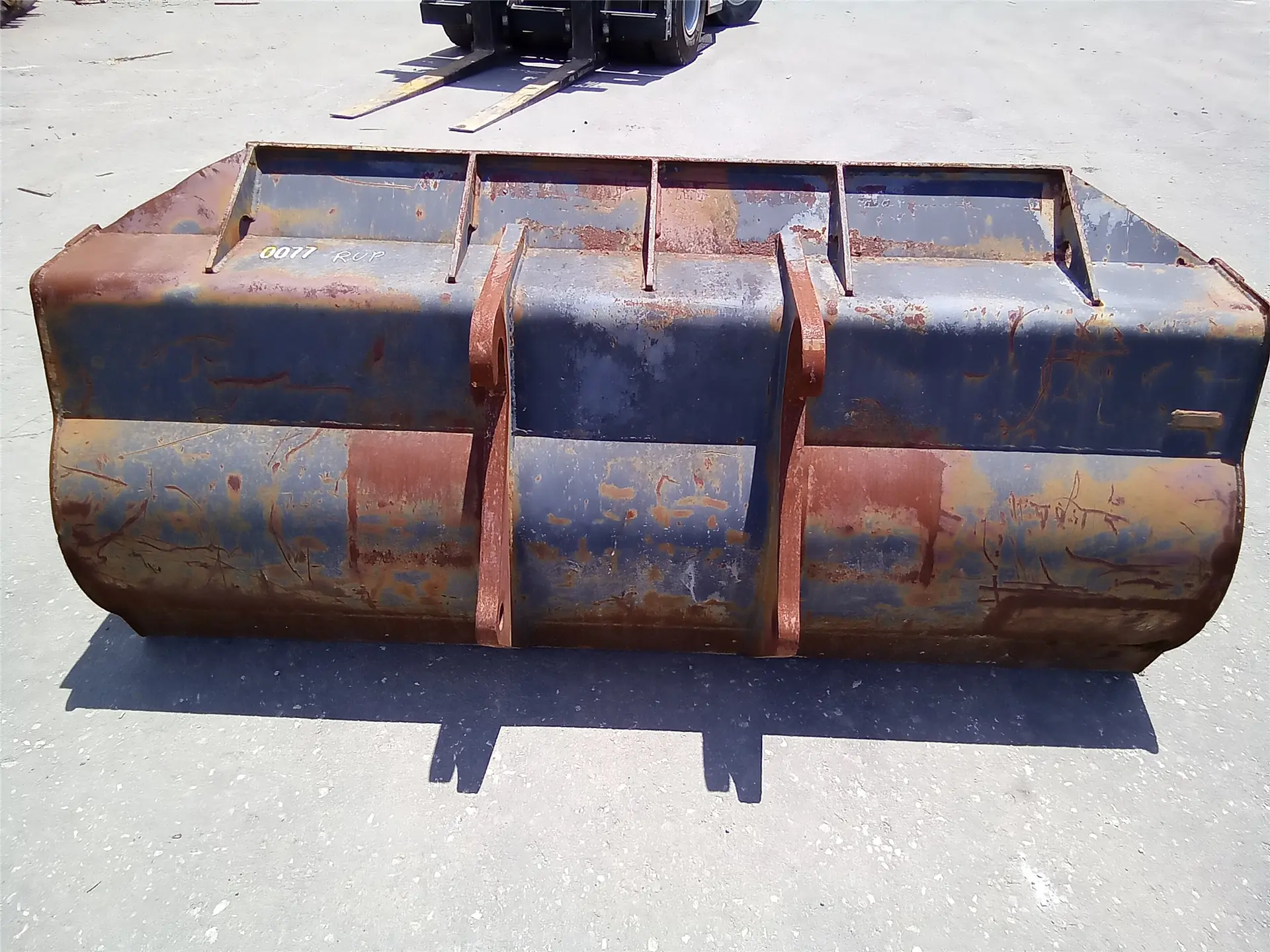 USED 94INCH BUCKET image 1