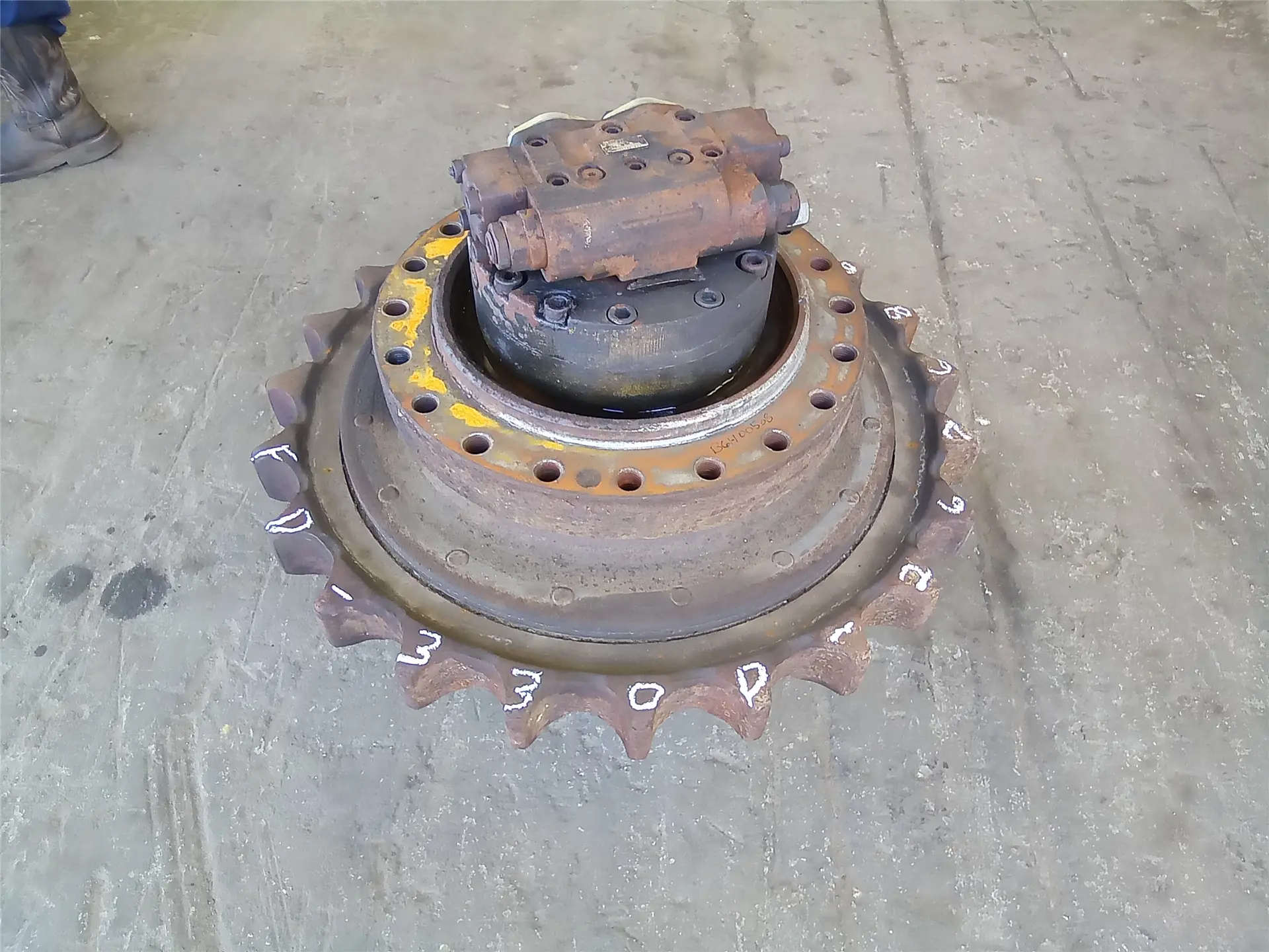 USED FINAL DRIVE image 1