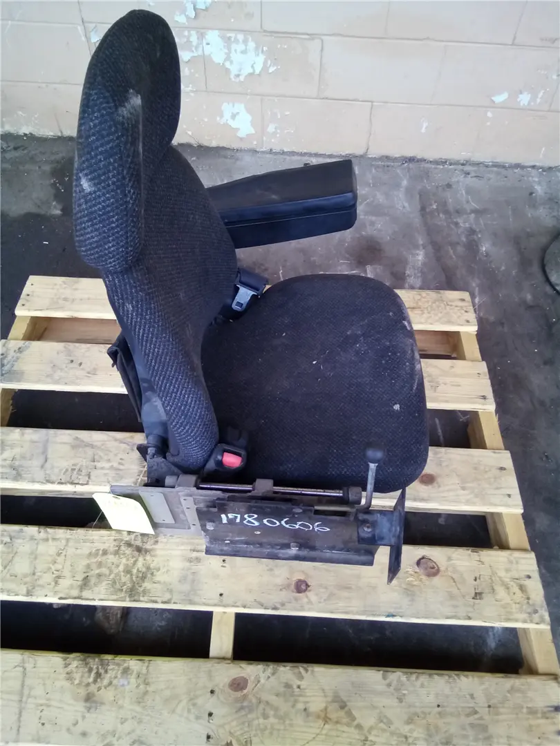 USED SEAT image 1