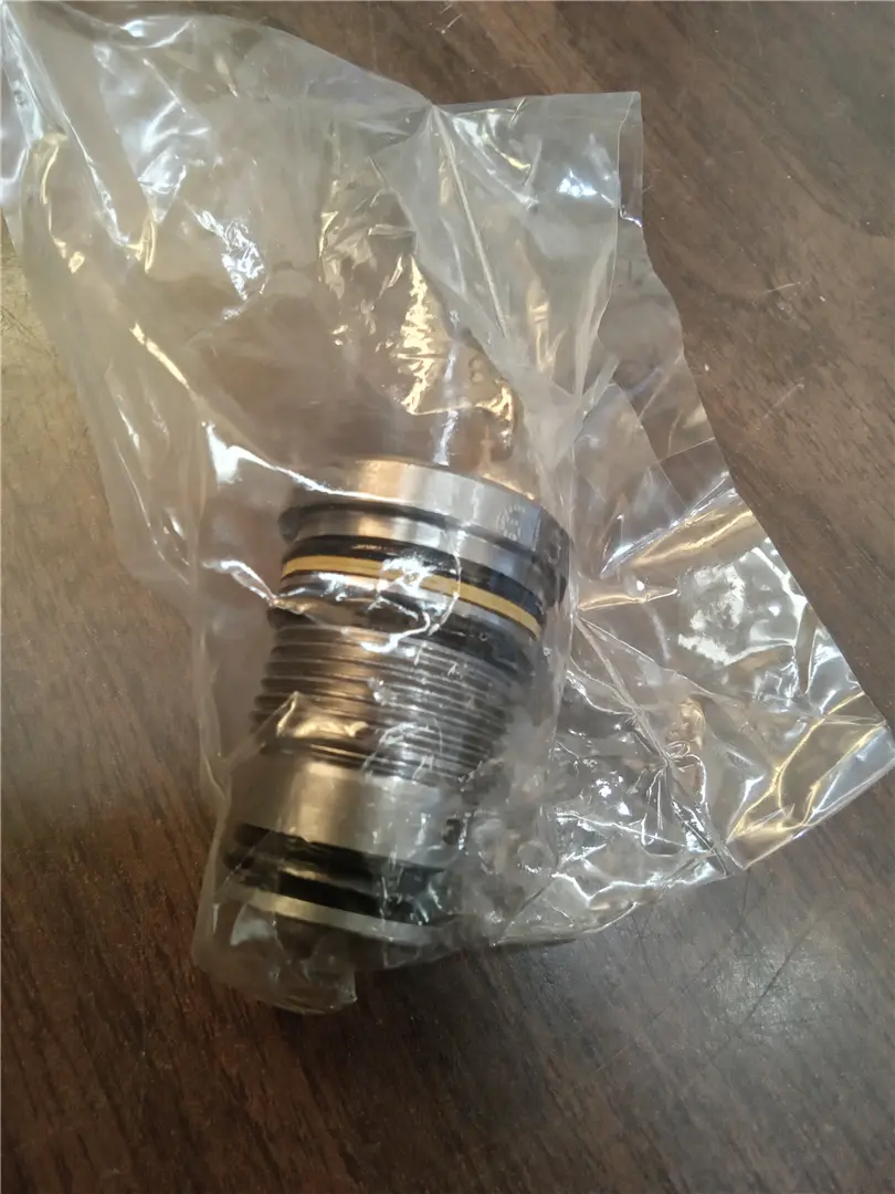 NEW VALVE KIT image 1