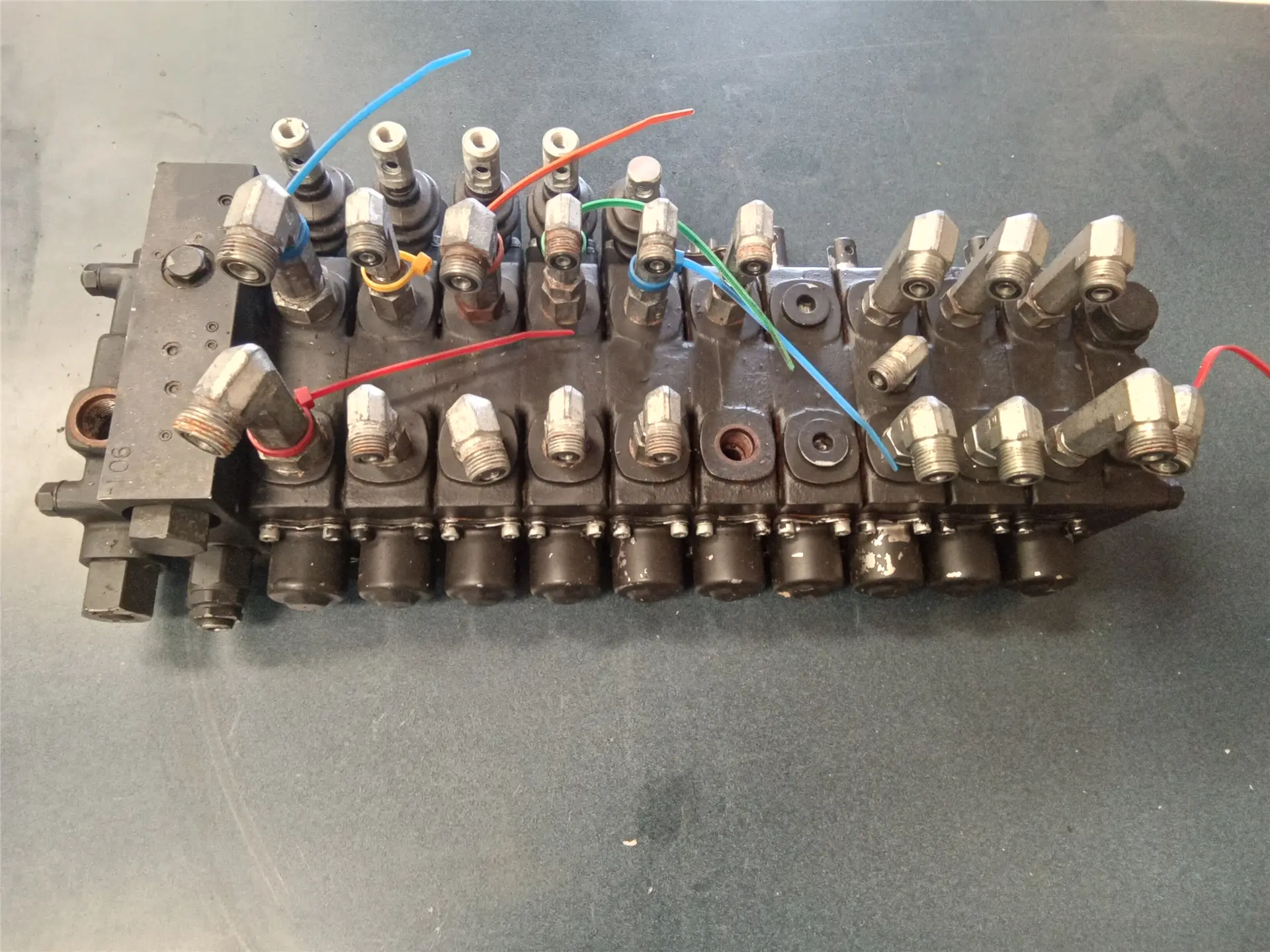 USED UPPER CTL VLV image 1