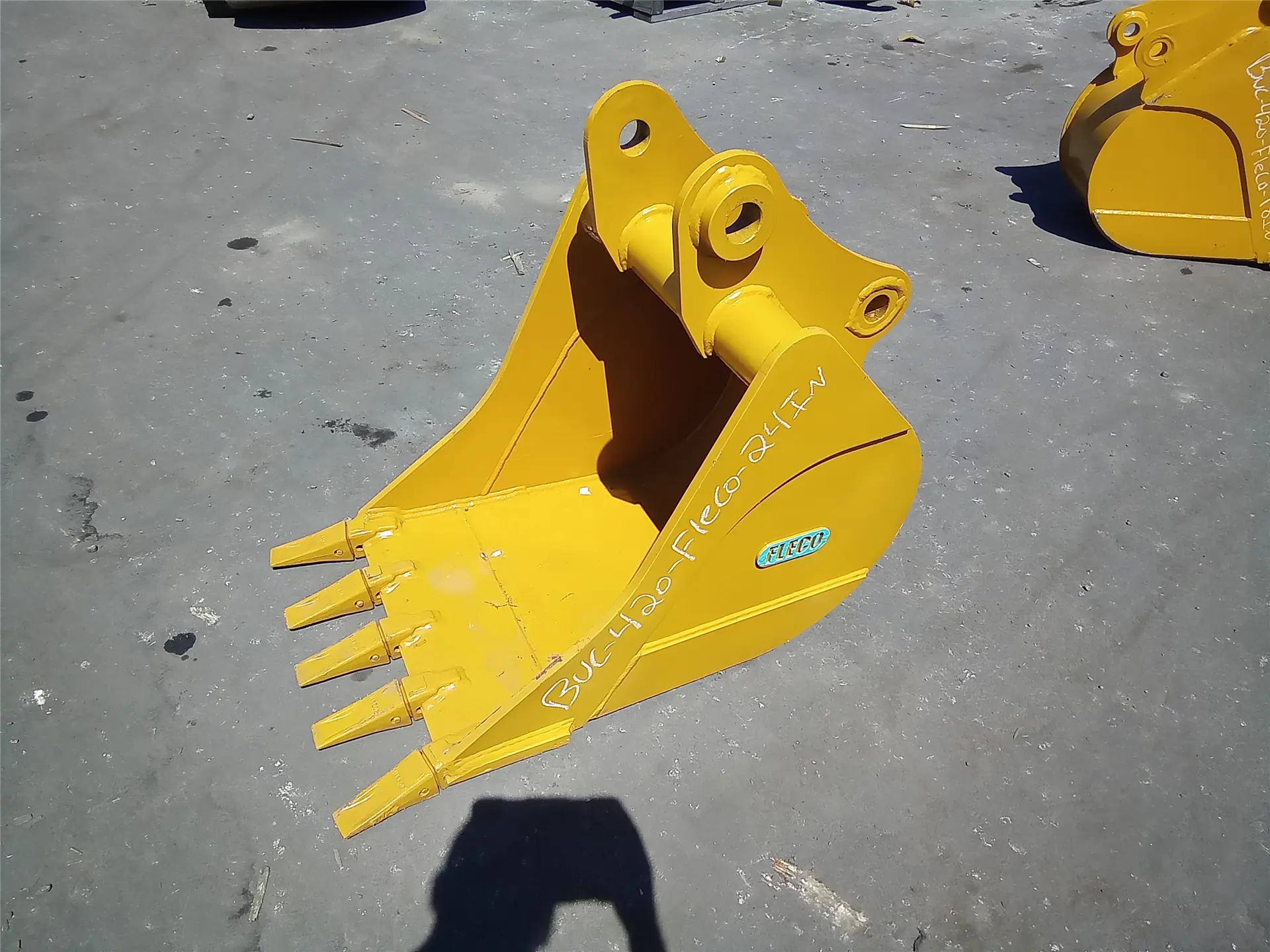 NEW 24 INCH BUCKET image 1
