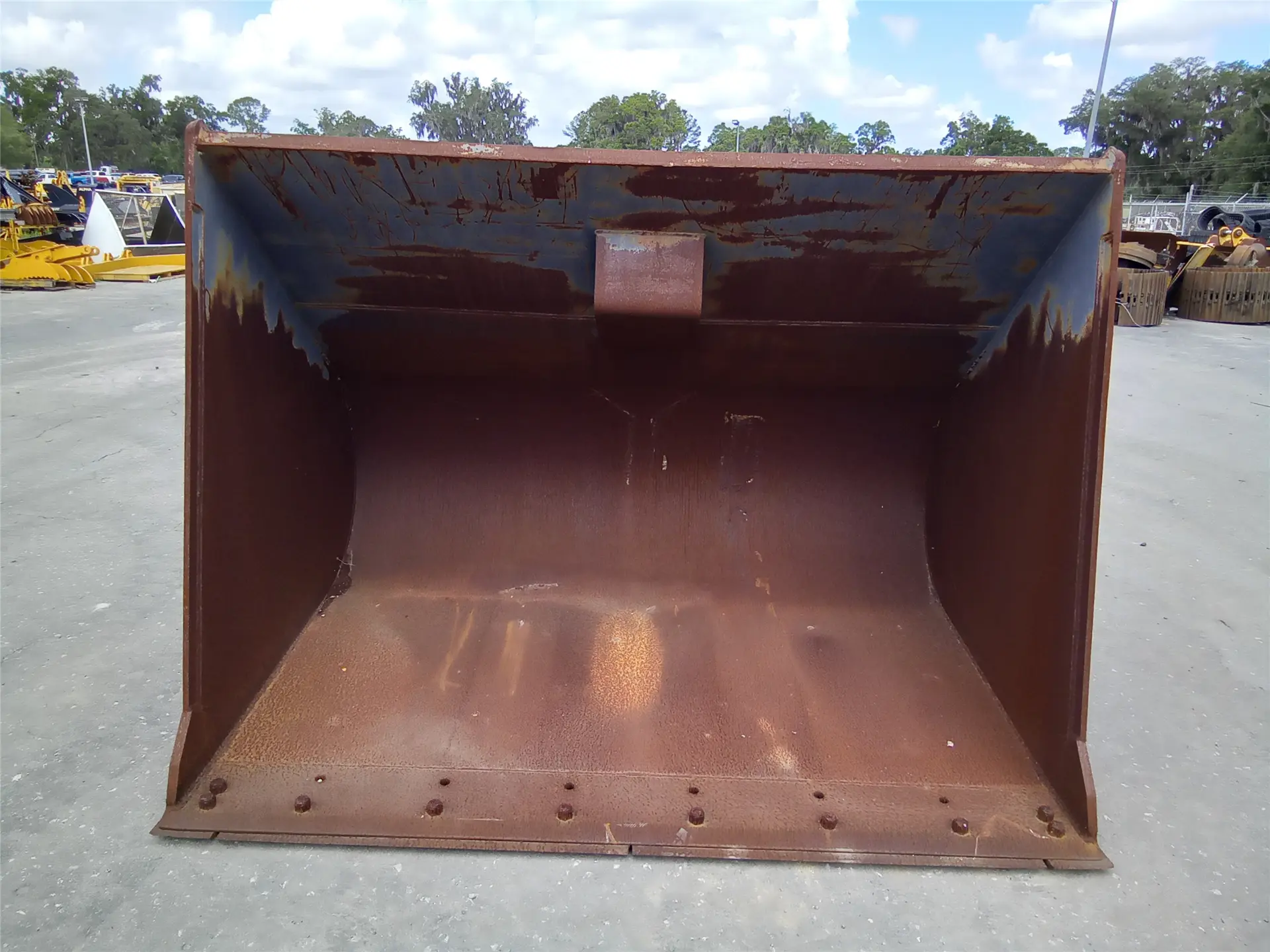 USED 92INCH BUCKET image 1