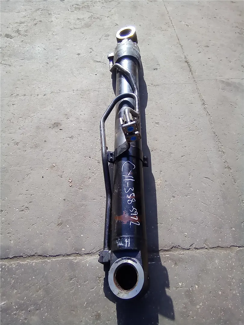 CORE LH BOOM CYL image 1
