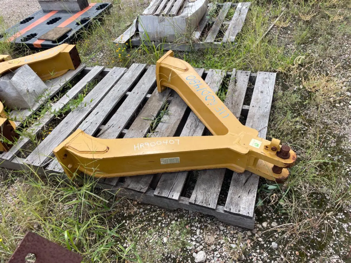USED D6 DRAWBAR                             MQ image 1